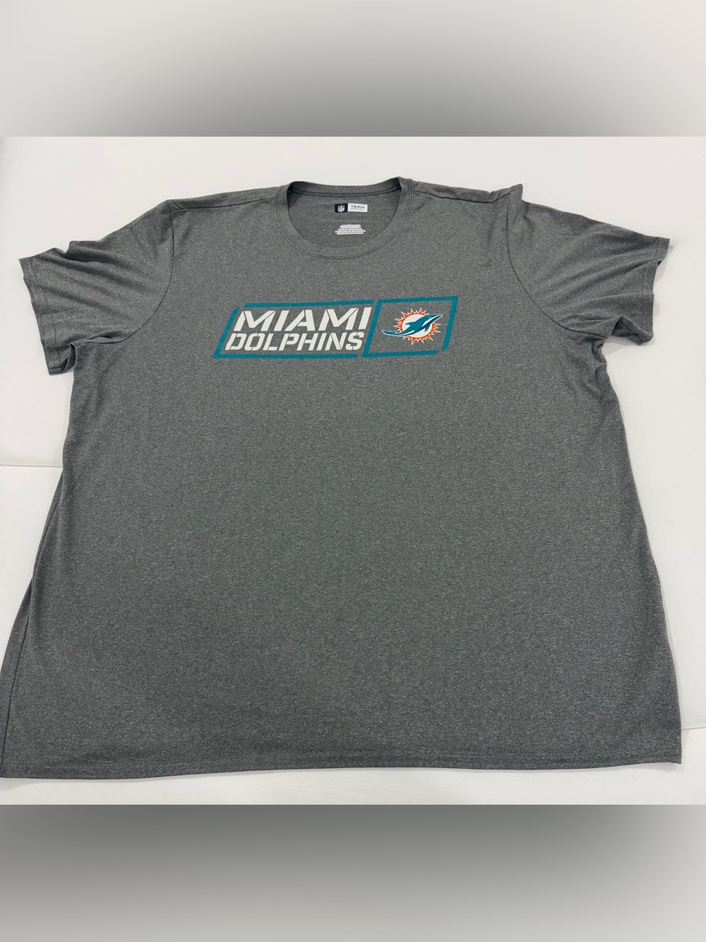 NFL Men’s Gray Miami Dolphin Graphic T-Shirt